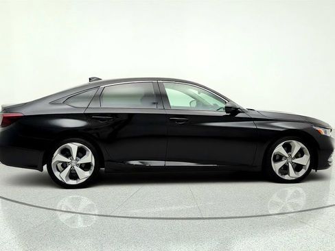 Used 2019 Honda Accord Touring image 4