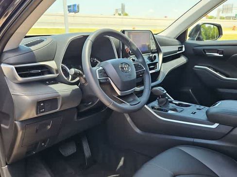 Certified 2026 Toyota Highlander XLE AWD/4WD image 10