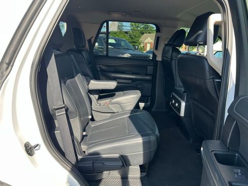 Used 2024 Ford Expedition XLT AWD/4WD image 24
