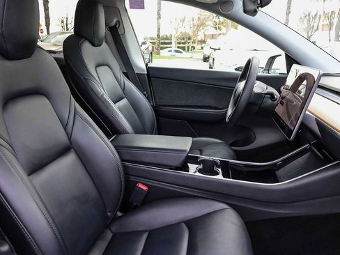 Used 2020 Tesla Model Y Long Range image 18