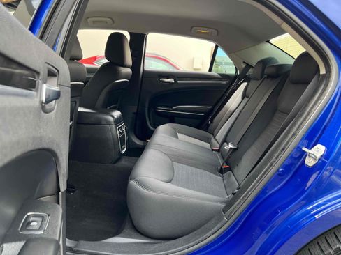 Used 2019 Chrysler 300 Touring w/ Sport Appearance Package RWD image 5