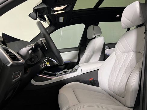 Used 2025 BMW X7 xDrive40i image 5