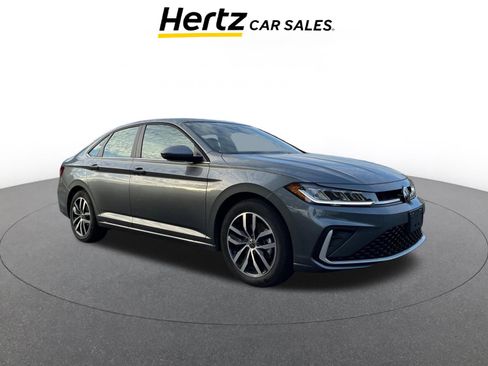 Used 2025 Volkswagen Jetta SE image 1