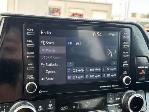 Used 2022 Toyota Highlander XSE image 9