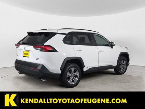 Used 2025 Toyota RAV4 XLE AWD/4WD image 5