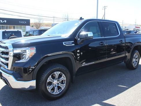 Used 2019 GMC Sierra 1500 SLE w/ SLE Value Package AWD/4WD image 2