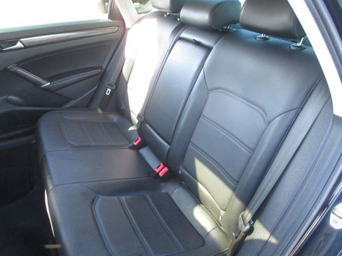 Used 2020 Volkswagen Passat 2.0T R-Line FWD image 18