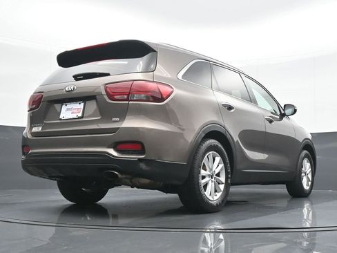 Used 2019 Kia Sorento LX w/ LX Convenience Package image 21