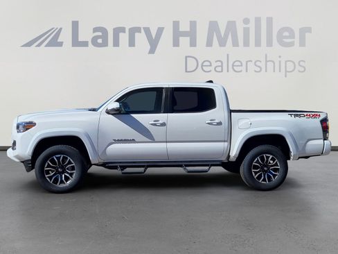 Used 2021 Toyota Tacoma TRD Sport w/ Technology Package image 2