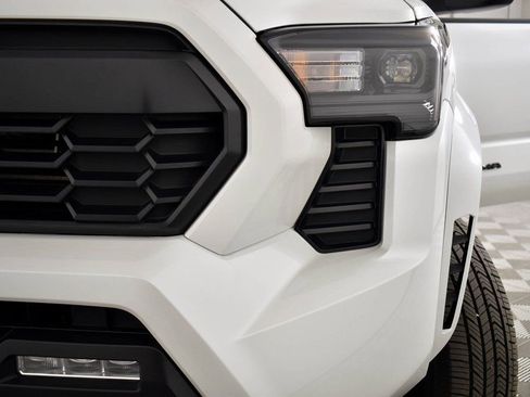 Certified 2025 Toyota Tacoma TRD Sport image 2