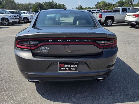 Used 2020 Dodge Charger SXT w/ Leather Interior Group RWD image 4