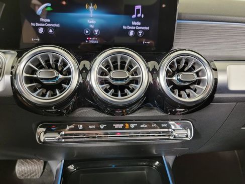 Certified 2022 Mercedes-Benz GLB 250 4MATIC image 29