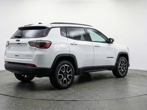 Used 2025 Jeep Compass Trailhawk image 9