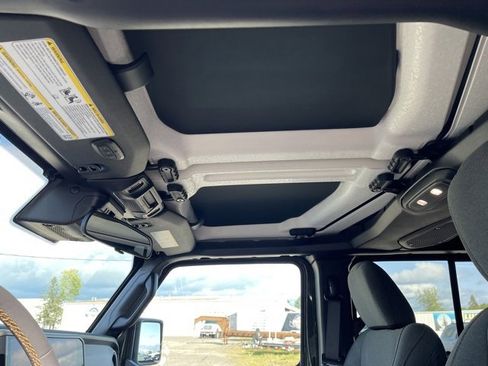 Used 2024 Jeep Gladiator Sport image 22