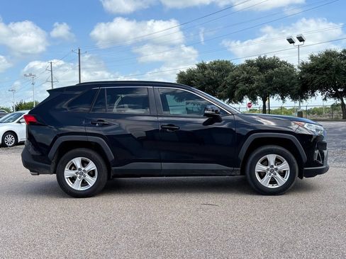 Used 2021 Toyota RAV4 XLE FWD image 4