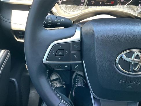 Used 2025 Toyota Highlander XLE image 24