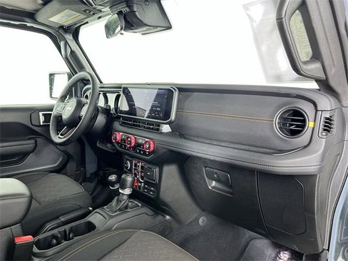 Used 2025 Jeep Gladiator Mojave w/ Safety Group image 30
