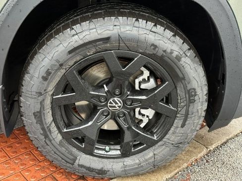 New 2026 Volkswagen Atlas Peak Edition image 9