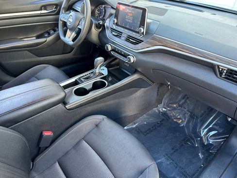 Used 2023 Nissan Altima 2.5 SV image 16