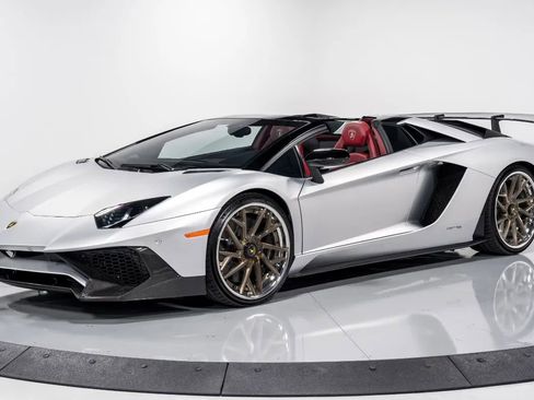 Used 2018 Lamborghini Aventador S image 1