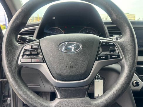 Used 2018 Hyundai Elantra SE FWD image 16