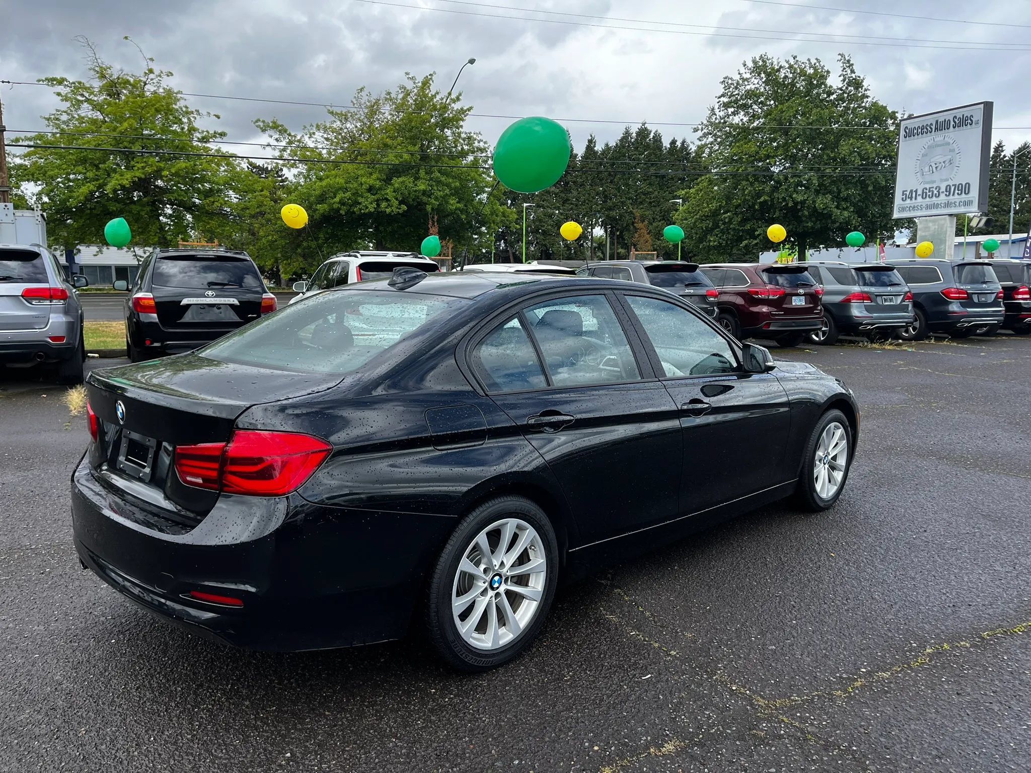 Used 2017 BMW 320i Sedan RWD image 3