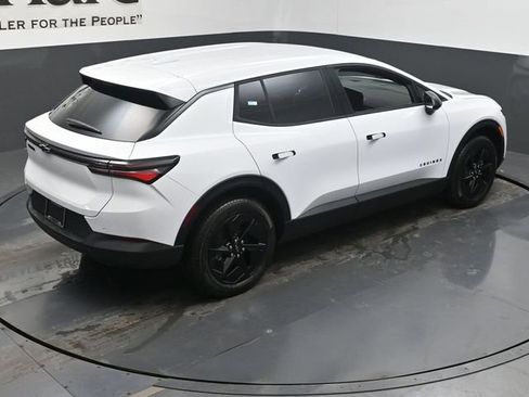 New 2026 Chevrolet Equinox EV LT image 18