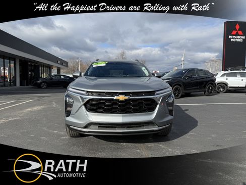 Used 2024 Chevrolet Trax LT w/ Driver Confidence Package image 3