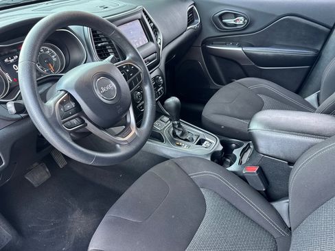 Used 2019 Jeep Cherokee Latitude w/ Popular Appearance Group image 10