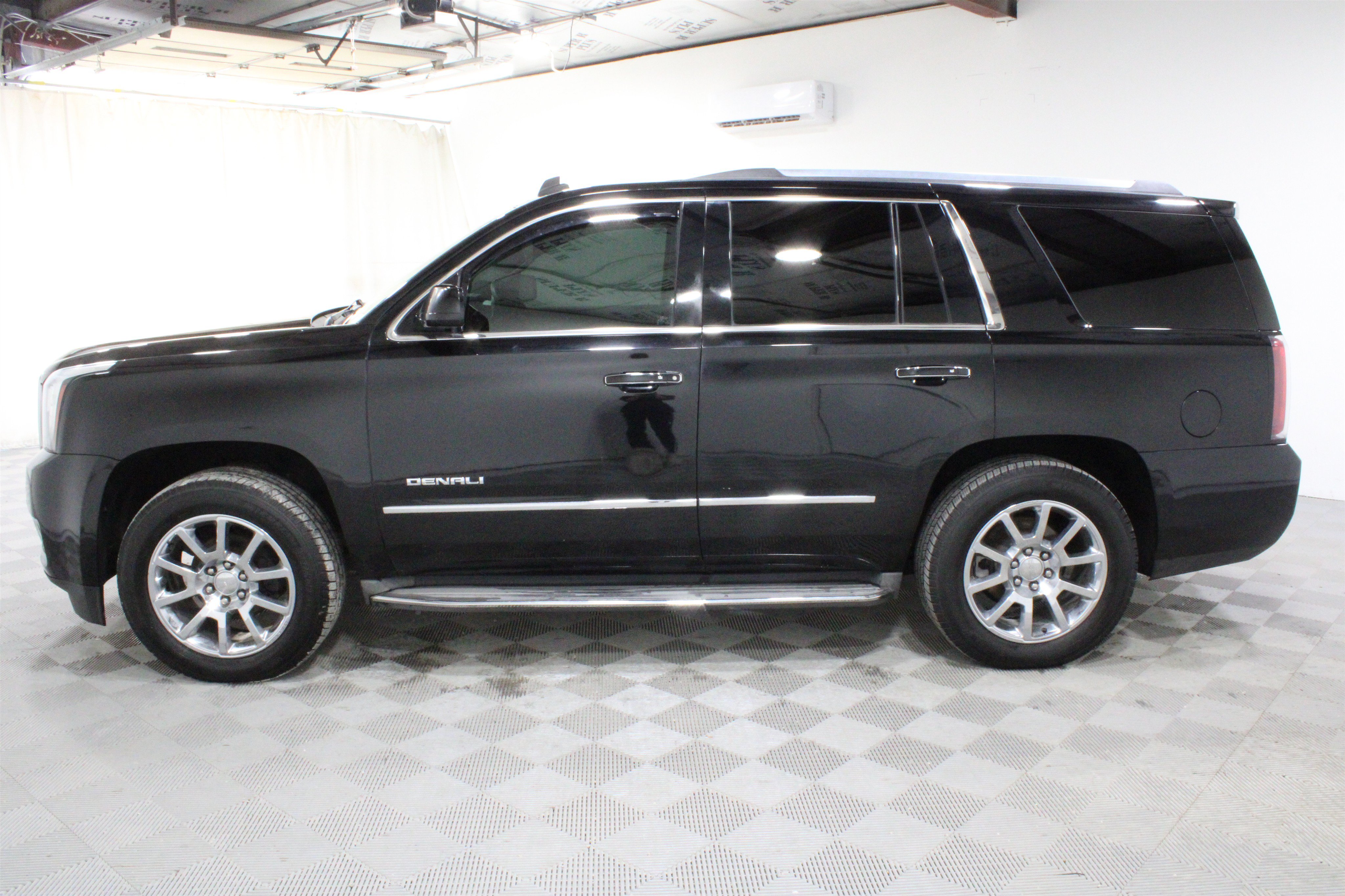 Used 2015 GMC Yukon Denali w/ Touring Package AWD/4WD image 6