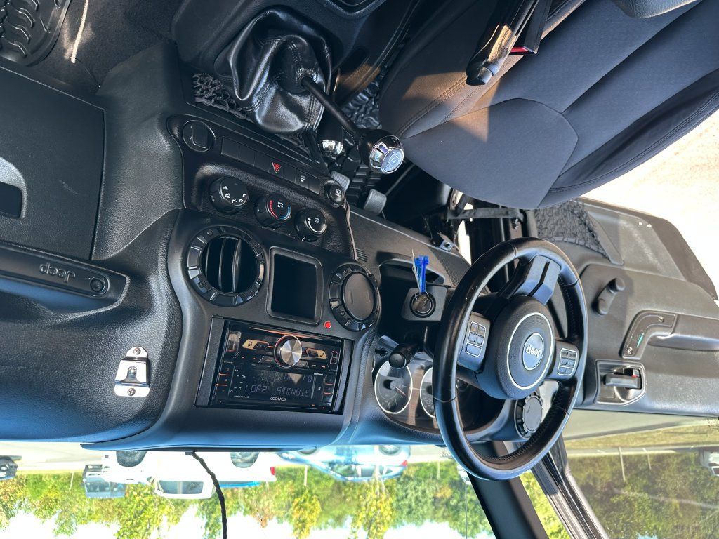 Used 2018 Jeep Wrangler Sport w/ Connectivity Group AWD/4WD image 26