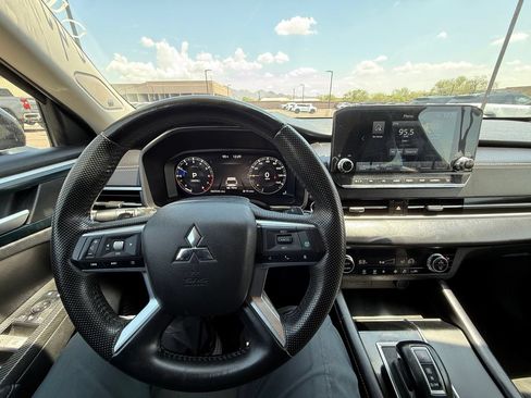 Used 2023 Mitsubishi Outlander SE FWD image 23