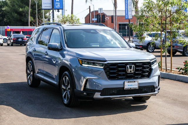 New 2025 Honda Pilot Touring image 3