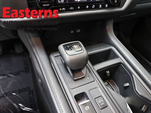 Used 2023 Nissan Pathfinder S AWD/4WD image 13