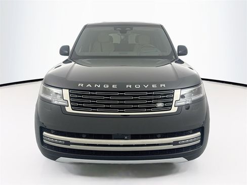 Certified 2025 Land Rover Range Rover SE image 2