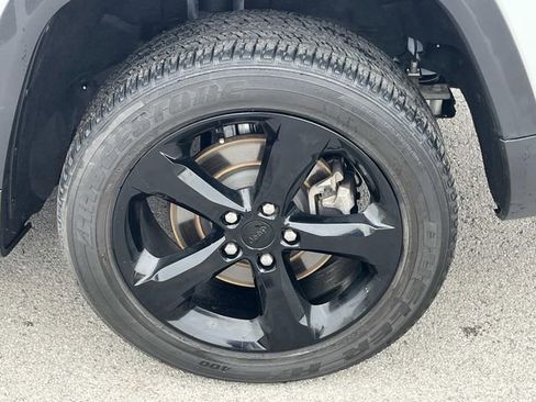 Certified 2023 Jeep Grand Cherokee L Laredo image 12