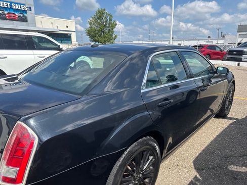Used 2014 Chrysler 300 AWD w/ Driver Convenience Group image 12