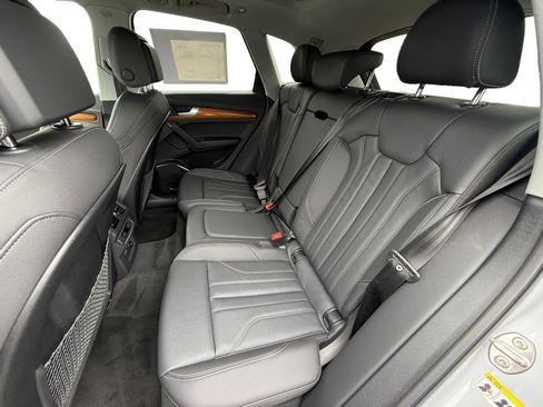 Used 2023 Audi Q5 e Premium w/ Convenience Package image 16