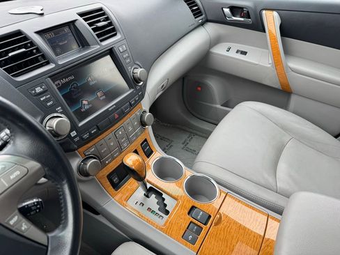 Used 2009 Toyota Highlander Limited AWD/4WD image 18