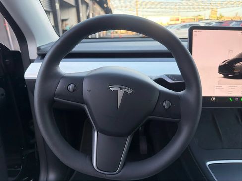 Used 2024 Tesla Model Y Long Range AWD/4WD image 17