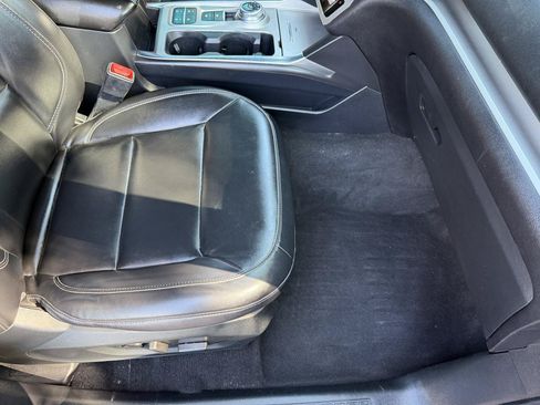 Used 2021 Ford Explorer XLT w/ Equipment Group 202A RWD image 23