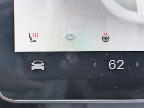Used 2024 Tesla Model Y Long Range AWD/4WD image 25