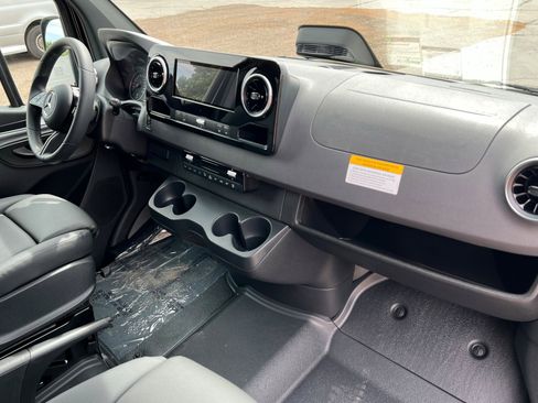 New 2025 Mercedes-Benz Sprinter 2500 image 22