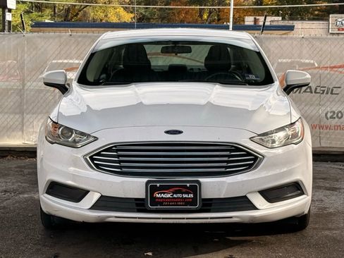 Used 2017 Ford Fusion SE w/ Fusion SE Technology Package image 5