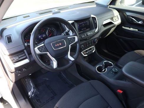 Used 2024 GMC Terrain SLE image 10