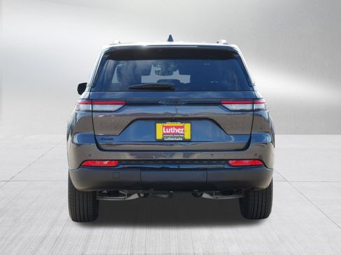 Used 2024 Jeep Grand Cherokee Altitude AWD/4WD image 6