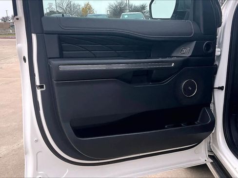 Used 2019 Ford Expedition Platinum image 21
