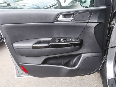 Used 2022 Kia Sportage EX image 19