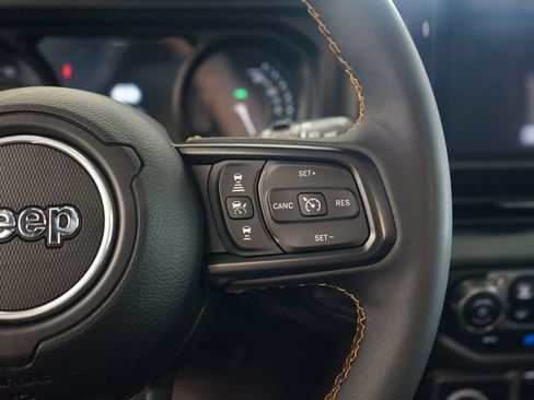 Used 2024 Jeep Wrangler Unlimited AWD/4WD image 32