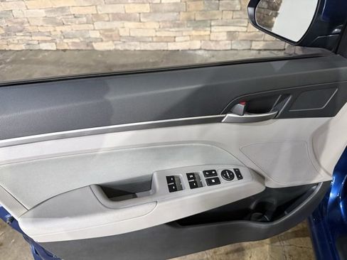 Used 2018 Hyundai Elantra SEL w/ Cargo Package image 12